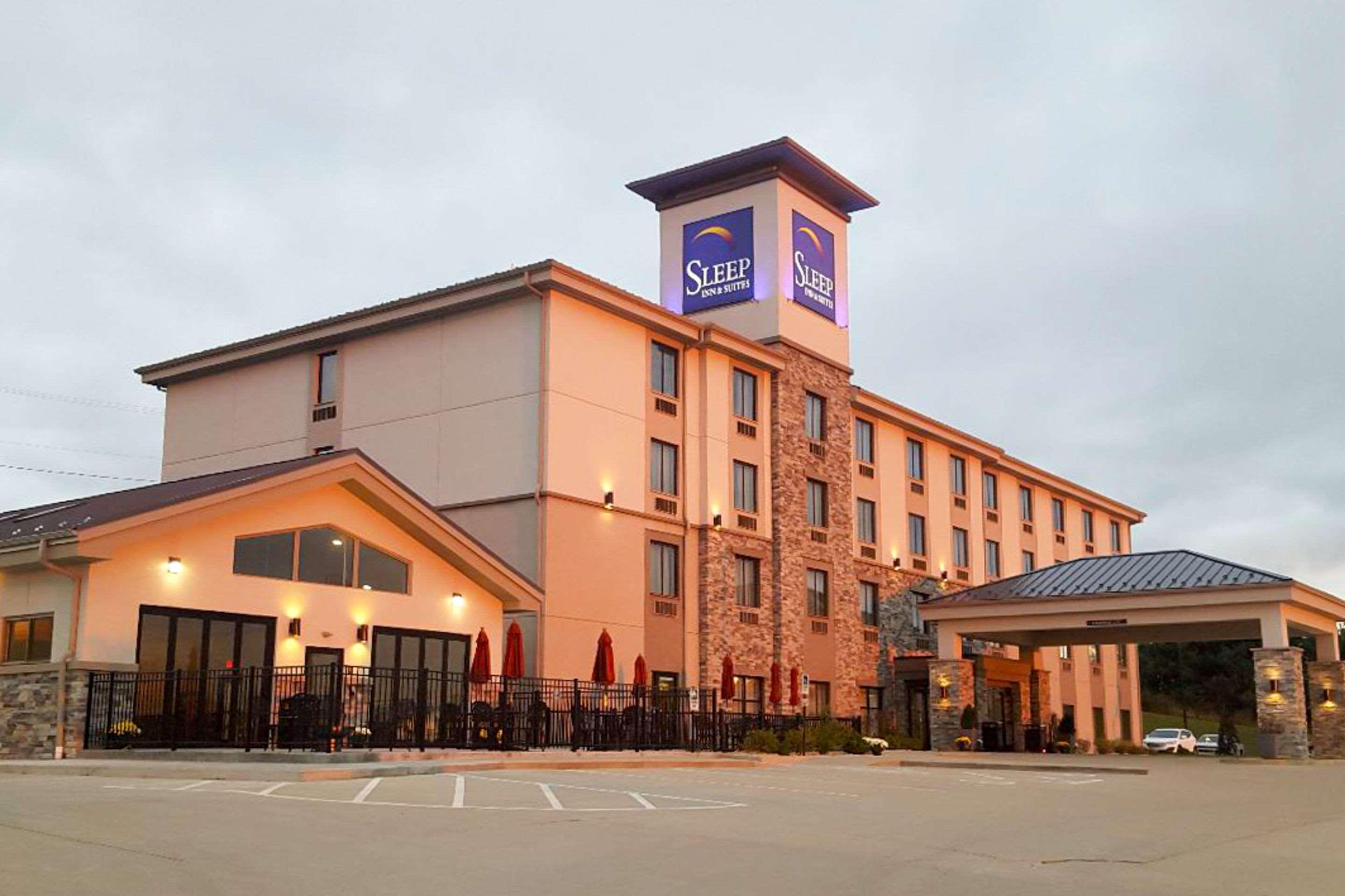 Sleep Inn & Suites Belmont - St. Clairsville Bagian luar foto