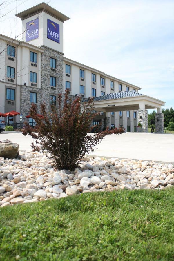 Sleep Inn & Suites Belmont - St. Clairsville Bagian luar foto