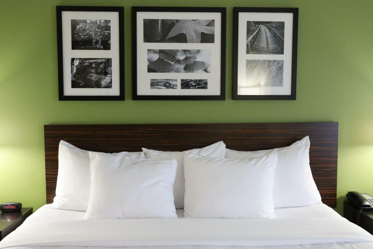 Sleep Inn & Suites Belmont - St. Clairsville Bagian luar foto